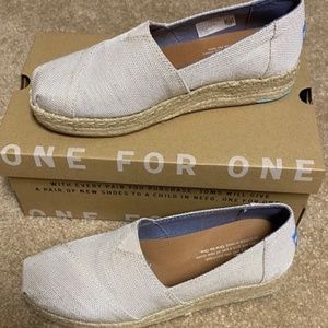 NIB TOMS PLATFORM ALPARGATA NATURAL SIZE 6